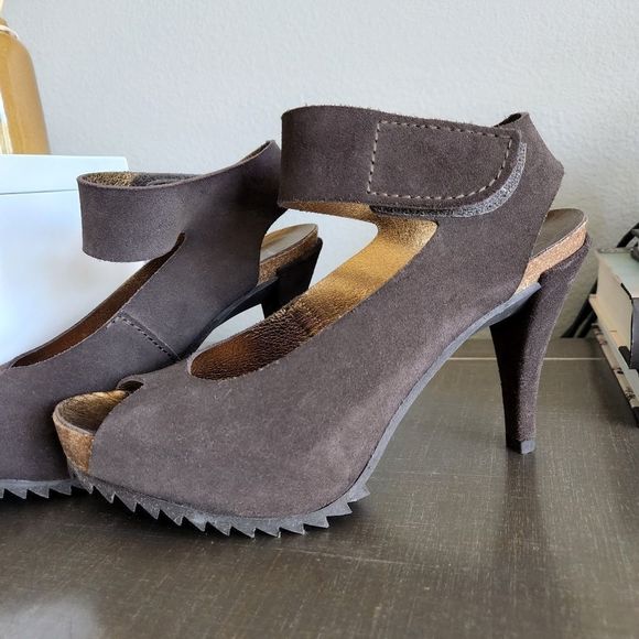 Pedro Garcia Shoes - Pedro Garcia brown suede slingback heels